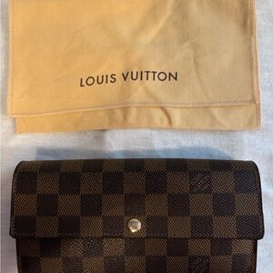 Authentic Louis Vuitton Sarah Wallet